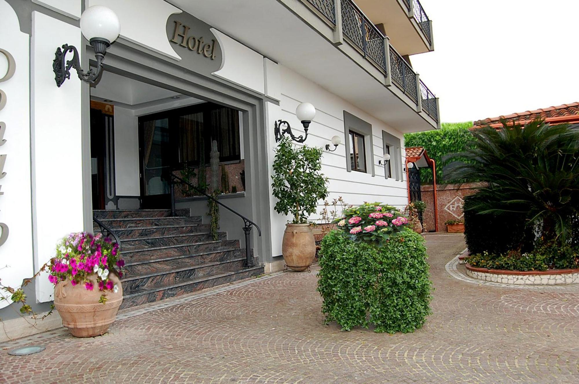 Hotel Ristorante Donato Calvizzano Ngoại thất bức ảnh