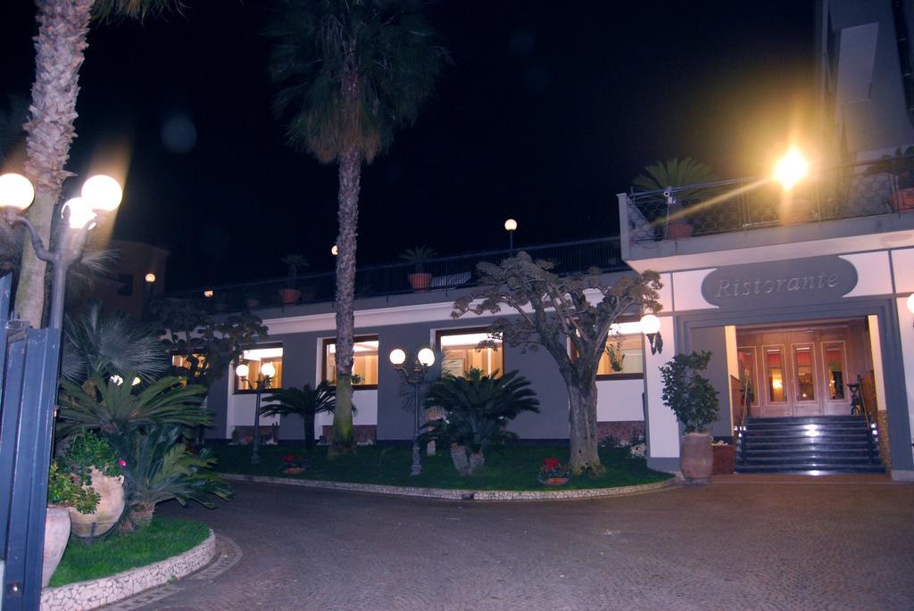 Hotel Ristorante Donato Calvizzano Ngoại thất bức ảnh