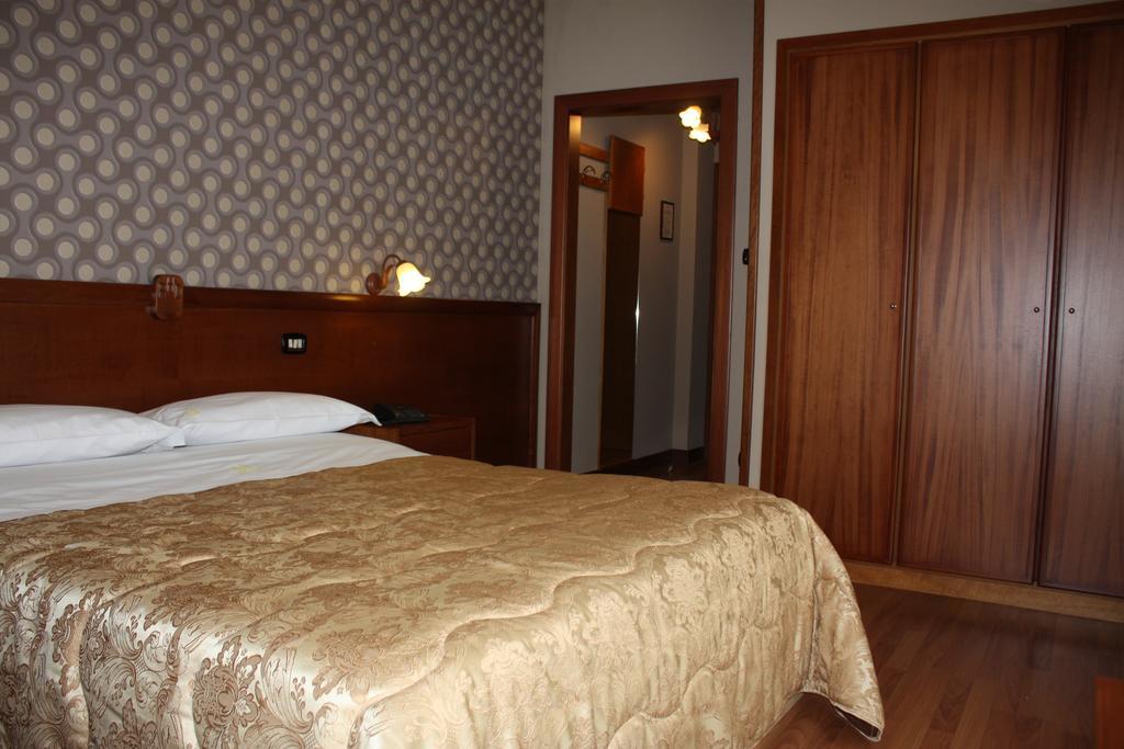 Hotel Ristorante Donato Calvizzano Ngoại thất bức ảnh